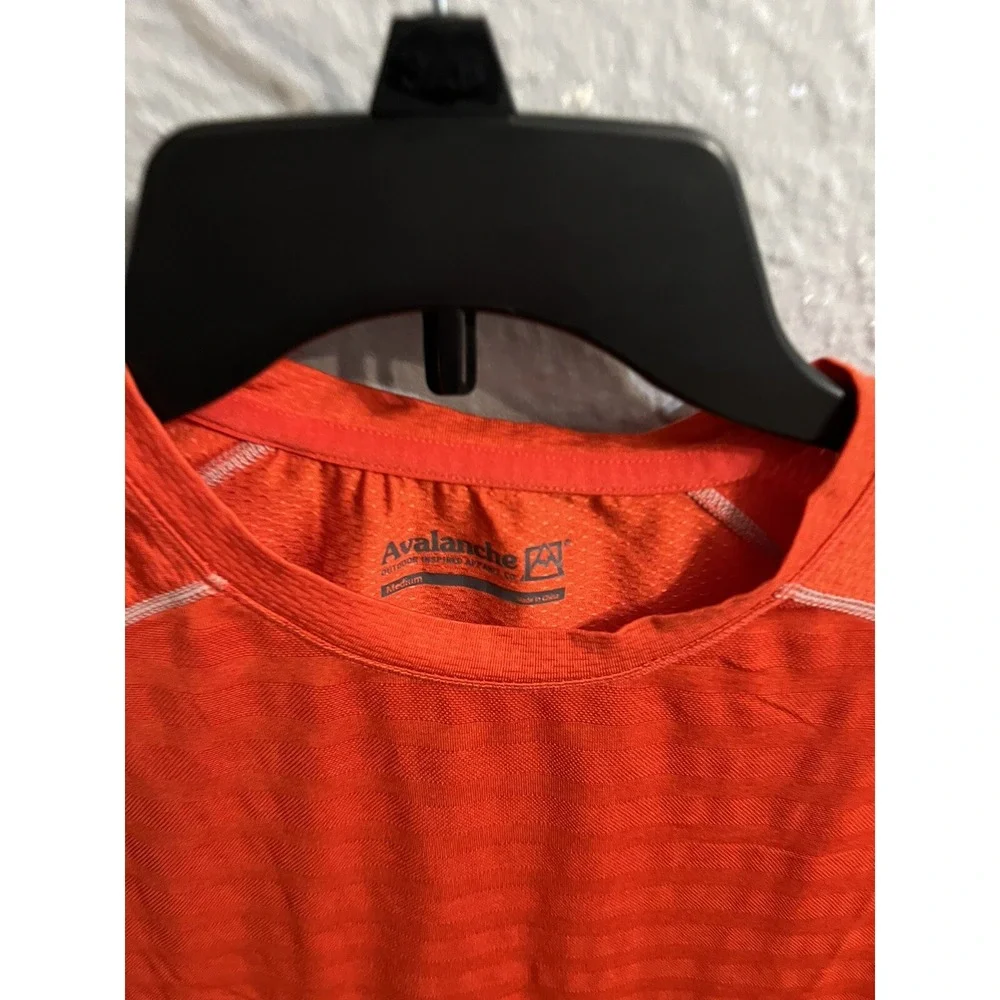 Men's Pullover Red‎ Avalanche Short Sleeve Size Medium Shirt